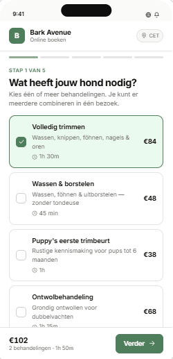 Online boekingspagina van een trimsalon in PetQ: klant kiest behandelingen op een telefoon